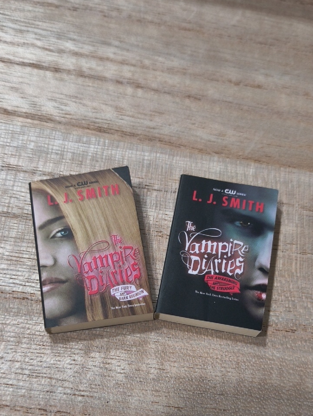 Zuru Mini Brands Books L. J. Smith The Vampire Diaries